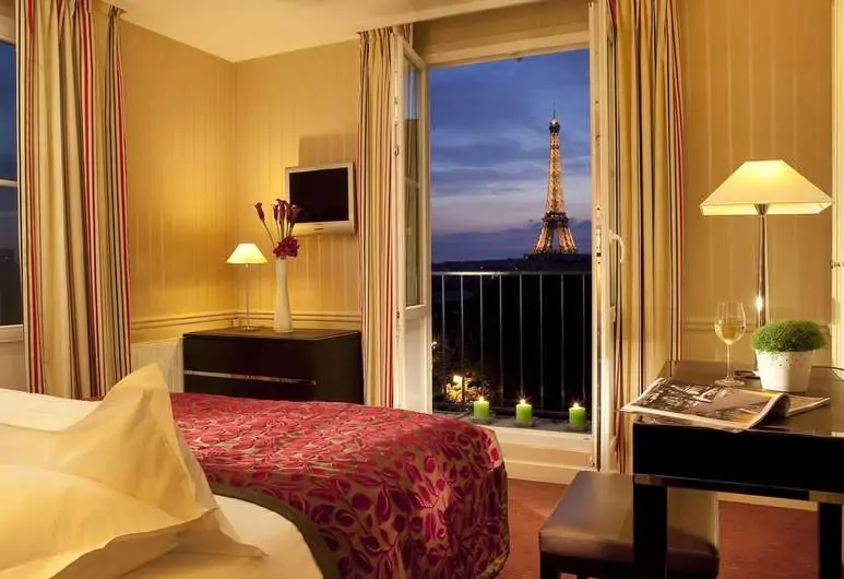 Best and budget-friendly Stay Near the Eiffel Tower